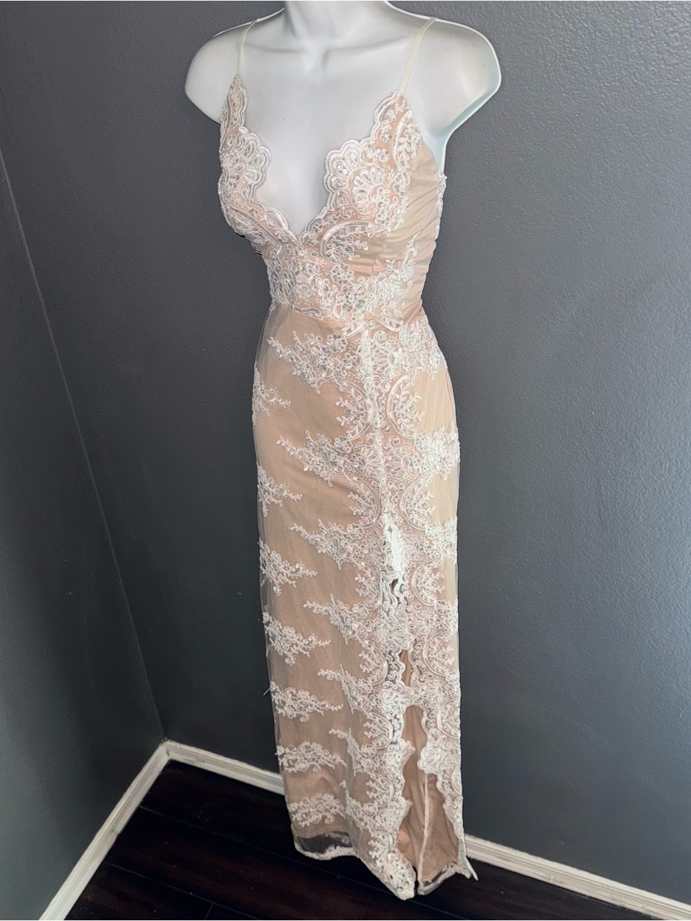 Windsor Nude Lace Maxi Dress with White Appliqué - Picture 7 of 9